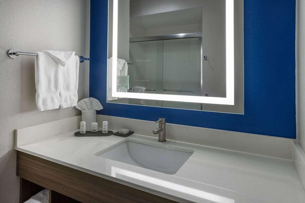 La Quinta Inn & Suites By Wyndham Валдоста Номер фото